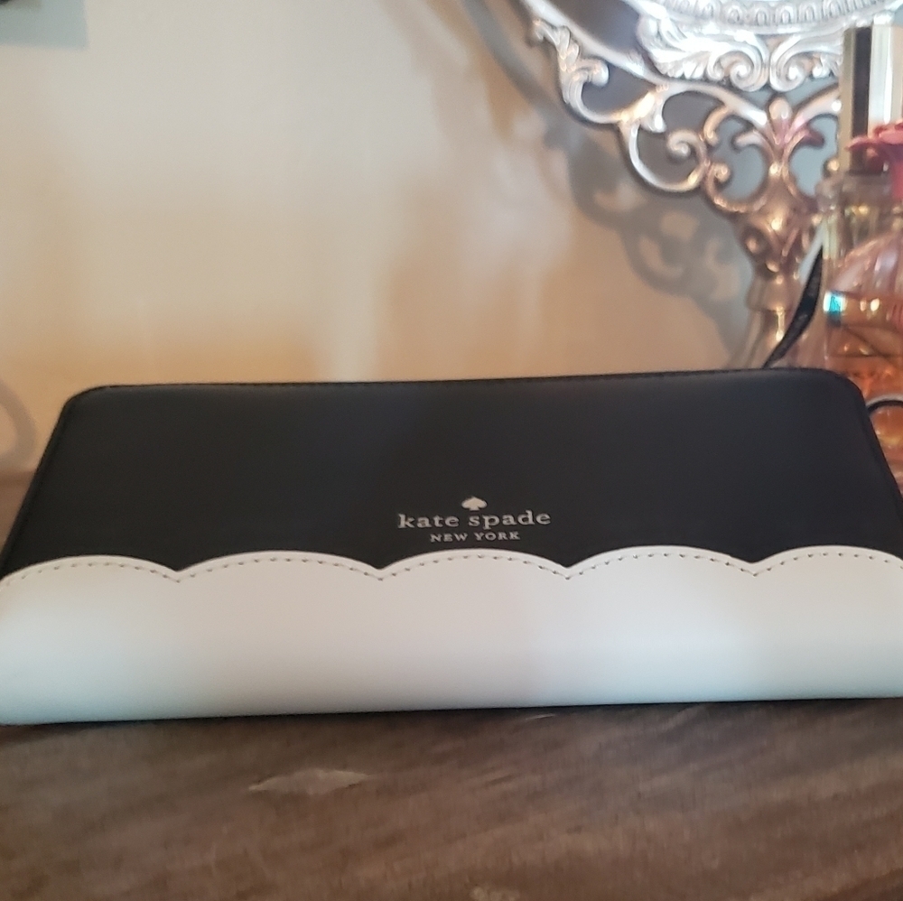 KATE SPADE LARGE FROSTY WALLET - Picture 2 of 3